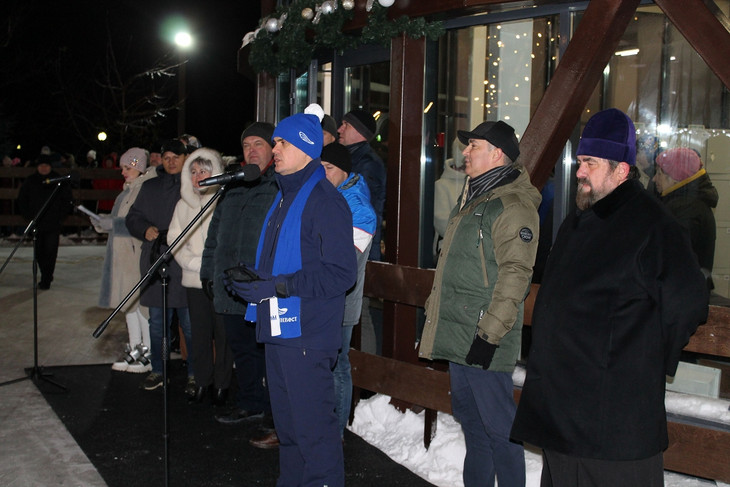 В Губкине торжественно открыли уличный каток «Железный лёд»