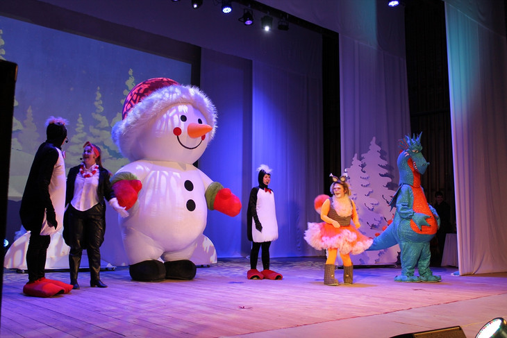 В Губкине дети из семей участников СВО побывали на новогоднем представлении