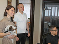 Управляющий директор Комбината КМАруда Александр Куколев вручил подарок ребёнку в рамках акции «Ёлка желаний»
