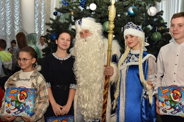 В Губкине прошла традиционная ёлка главы администрации для одарённых детей