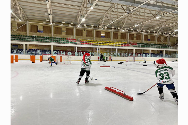 В Губкине прошёл утренник на льду для начинающих хоккеистов