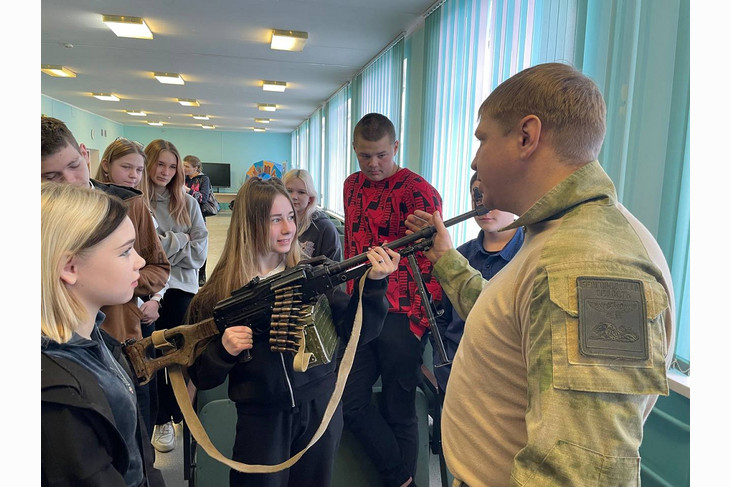 В Образовательном комплексе школы №10 Губкина прошли «Уроки мужества»