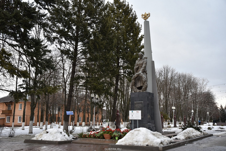В Губкине возложили цветы к мемориалам в честь 81-й годовщины освобождения Губкинского района