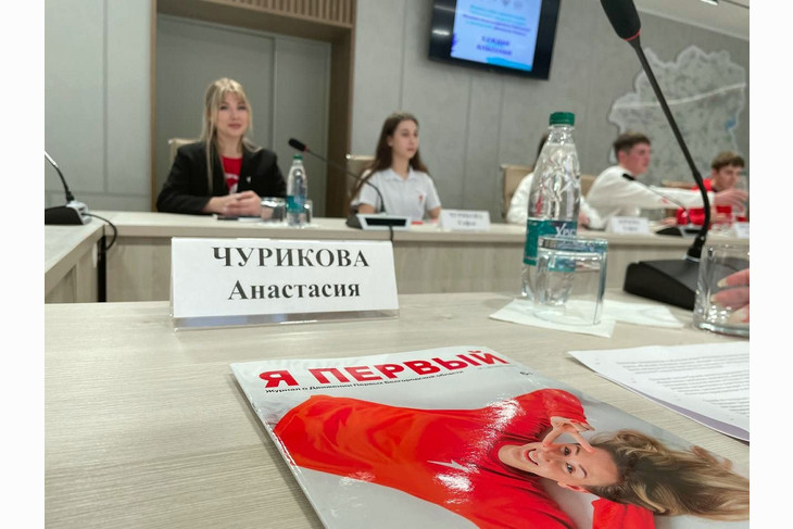В Губкине прошла встреча активистов Движения Первых с Михаилом Лобазновым