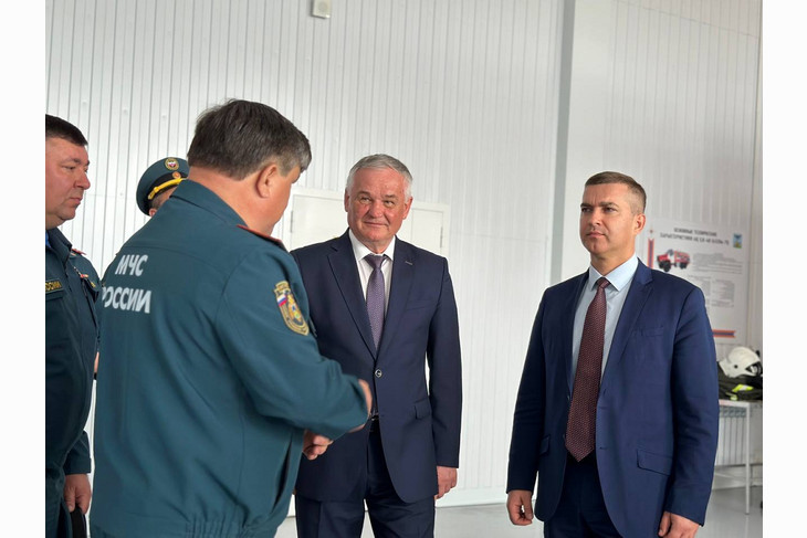 Пожарно-спасательным подразделениям Губкина вручили два автомобиля от благотворительного фонда Андрея Скоча «Поколение»
