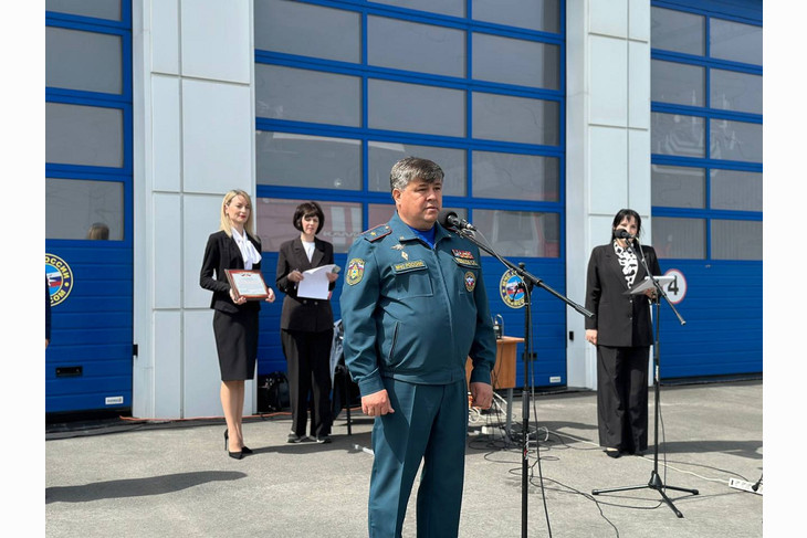 Пожарно-спасательным подразделениям Губкина вручили два автомобиля от благотворительного фонда Андрея Скоча «Поколение»