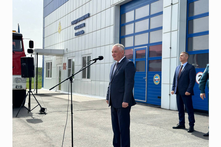 Пожарно-спасательным подразделениям Губкина вручили два автомобиля от благотворительного фонда Андрея Скоча «Поколение»
