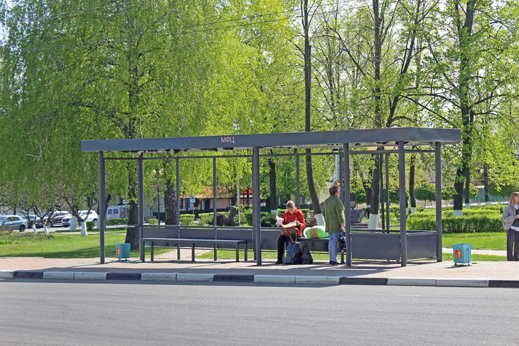 В Губкине продолжают обновлять остановочные павильоны