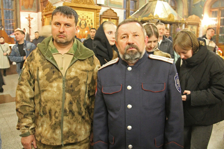 Ночное Пасхальное богослужение в Спасо-Преображенском кафедральном соборе объединило сотни губкинцев в единую православную семью