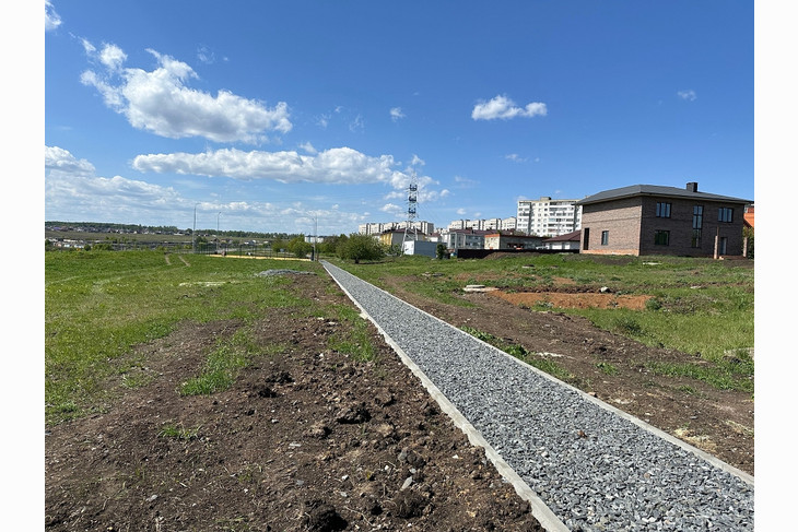 Продолжается благоустройство Петровского парка в Губкине