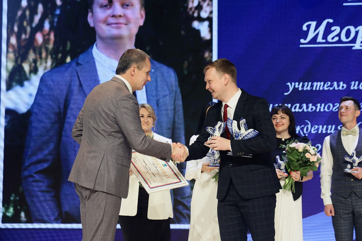 Педагог из Губкина стал победителем регионального этапа конкурса «Учитель года России»