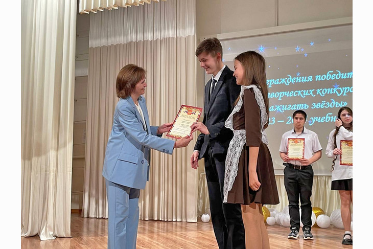 Награждение победителей и призёров творческих конкурсов «Время зажигать звёзды» прошло в Губкине