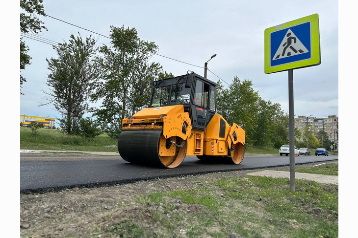 В Губкине продолжается ремонт дороги по улице А. Кретова