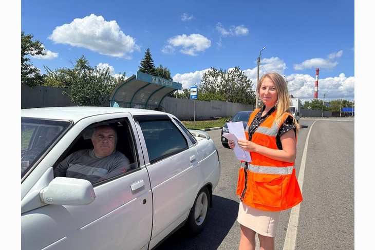 В Международный день безопасности на железнодорожных переездах в Губкине водителям напомнили о важности соблюдения ПДД