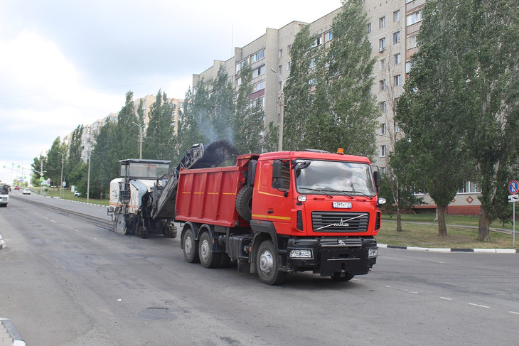 На улицах Губкина продолжается ремонт дорожного полотна