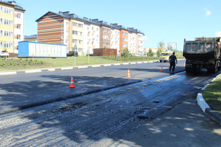 В Губкине на улице Преображенской продолжается плановый ремонт дороги