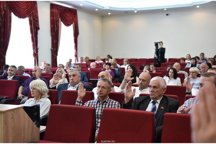 В администрации округа состоялась 16-ая сессия губкинского Совета депутатов четвёртого созыва