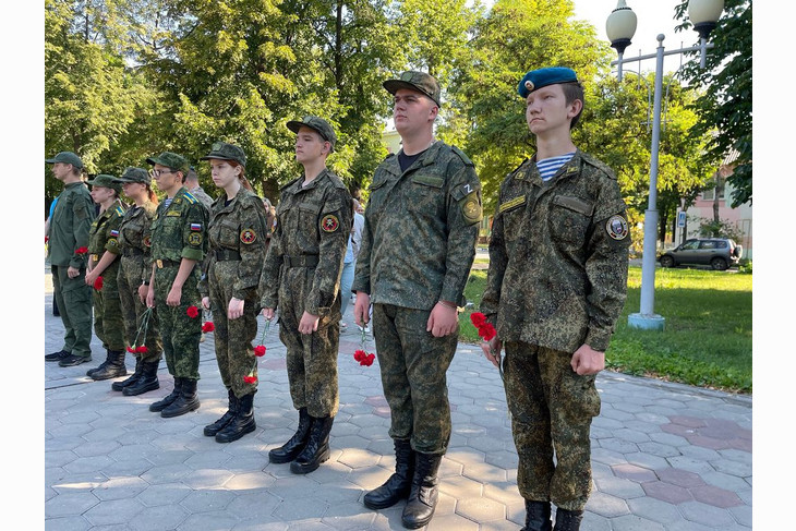 Губкинцы возложили цветы в День ветеранов боевых действий