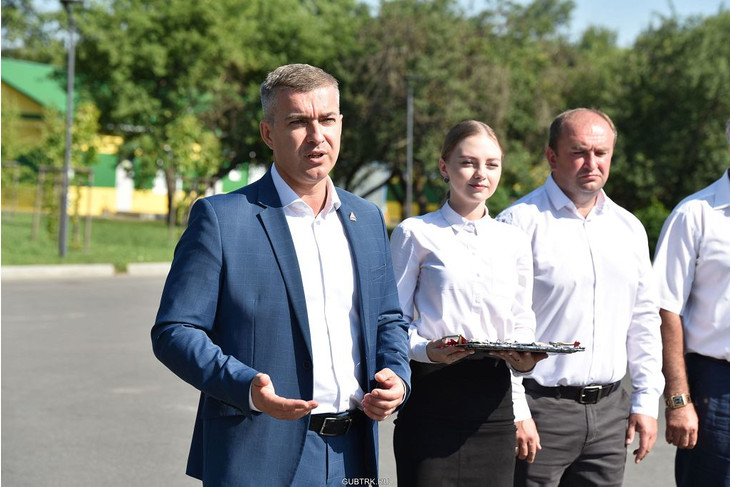 Главам сельских территориальных администраций Губкинского городского округа вручили ключи от новых машин