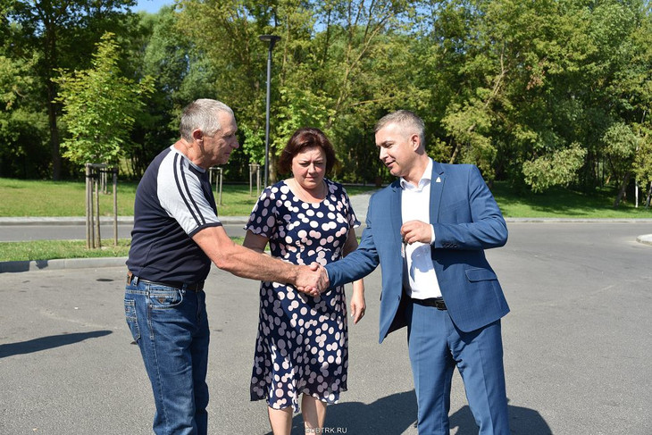 Главам сельских территориальных администраций Губкинского городского округа вручили ключи от новых машин