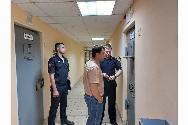 Председатель Общественного совета при ОМВД России «Губкинский» посетил изолятор временного содержания