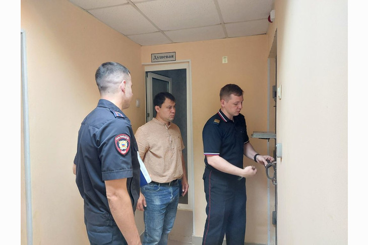 Председатель Общественного совета при ОМВД России «Губкинский» посетил изолятор временного содержания