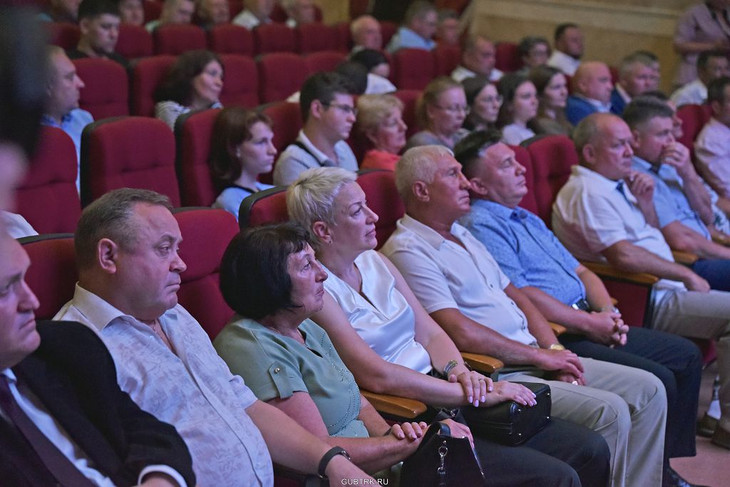 Губкинцев поздравили с Днём металлурга