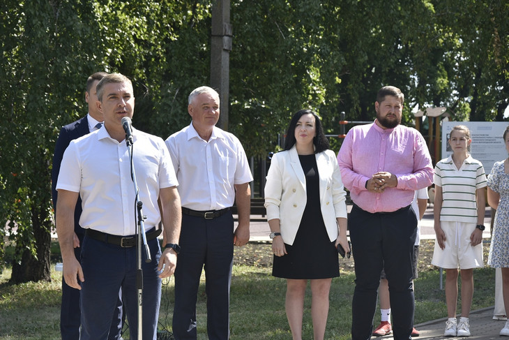 В селе Скородном губкинской территории открыли современную спортивно-игровую площадку