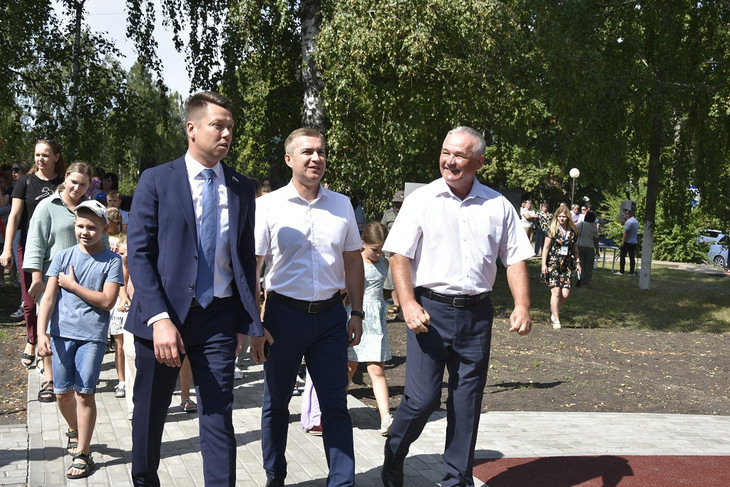 В селе Скородном губкинской территории открыли современную спортивно-игровую площадку