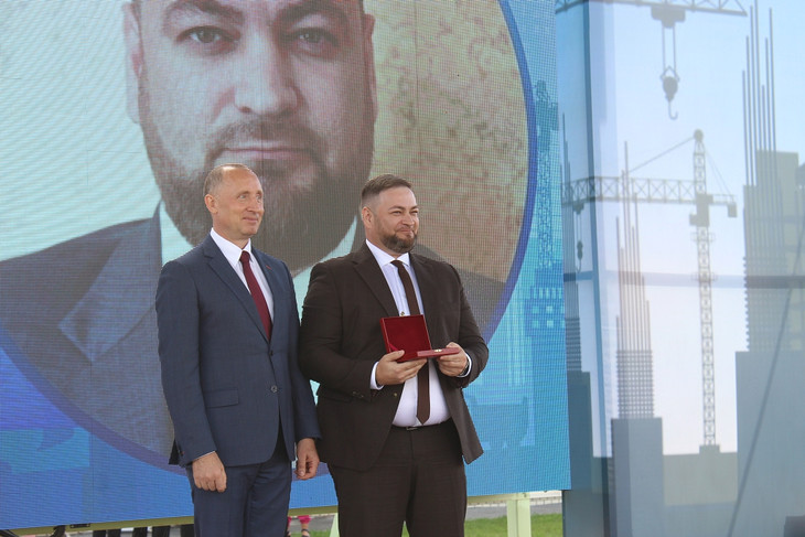 В Губкине состоялось торжественное областное мероприятие, посвящённое Дню строителя