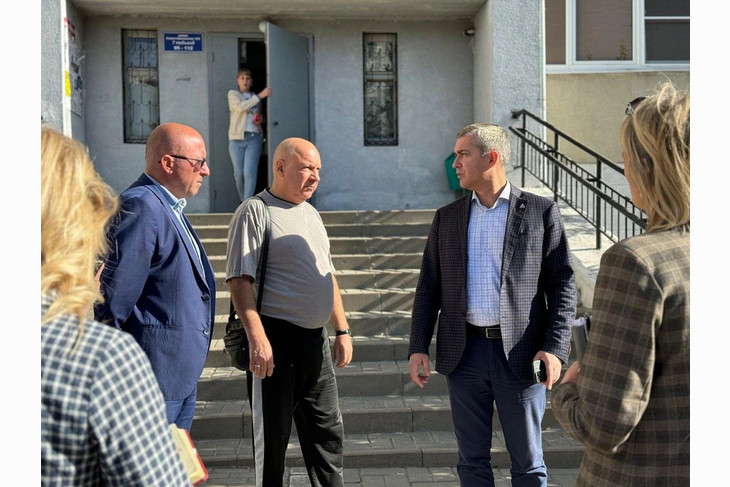 Работы по содержанию благоустройства города на личном контроле Михаила Лобазнова