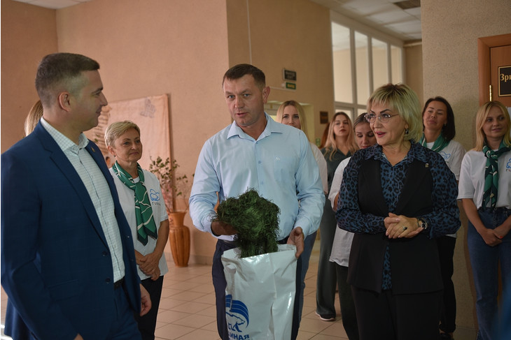 В губкинском селе группа волонтёров плетёт масксети, собирает гуманитарную помощь и пишет письма солдатам в зону СВО