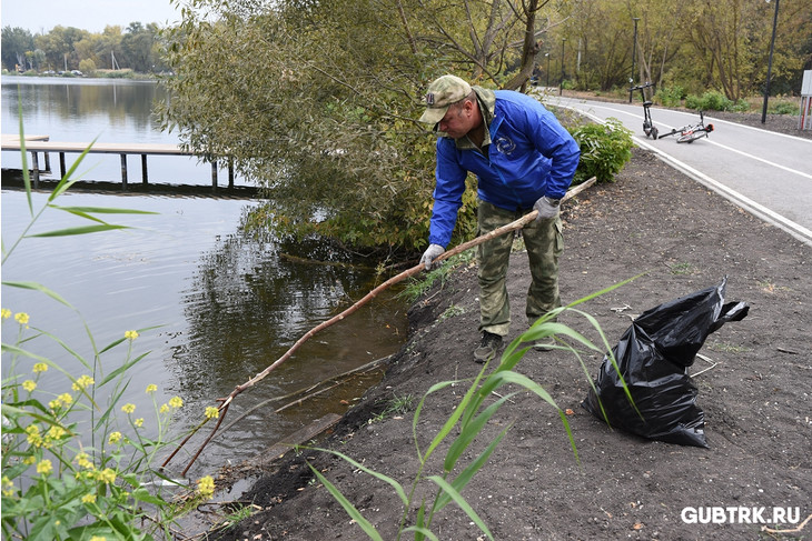 Жители Губкина навели порядок на территории округа в рамках областного экологического субботника