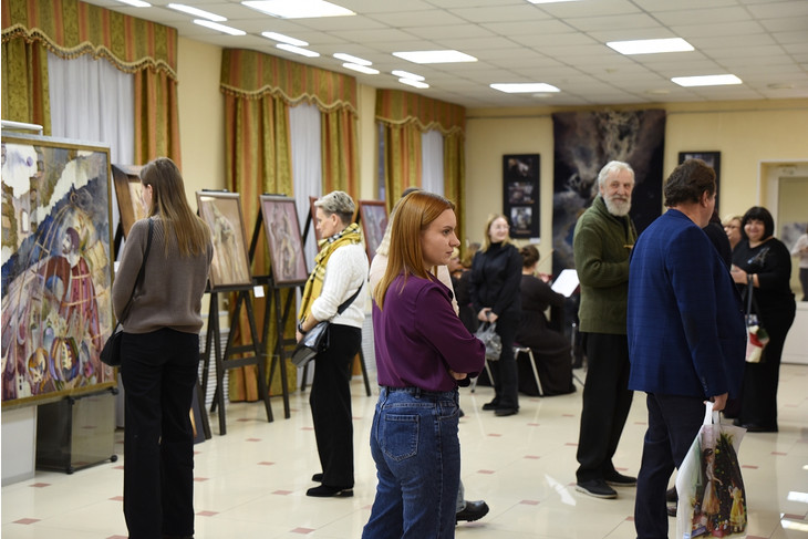 В Губкине открылась персональная выставка члена Союза художников России Ольги Поповой