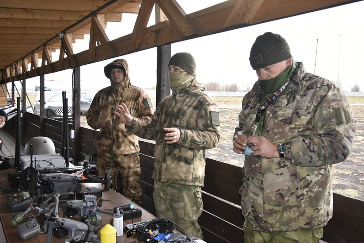 Воспитывая дух патриотизма: в Губкине прошёл военно-спортивный слёт для отцов и детей