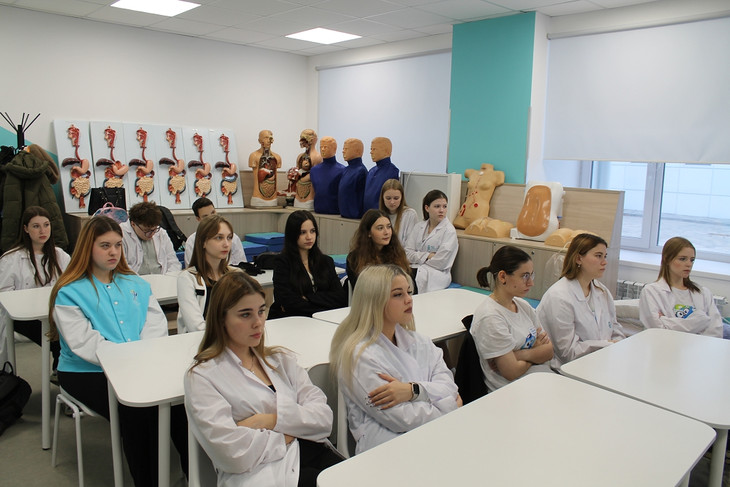 В Губкине прошла ярмарка вакансий для учащихся медицинских классов