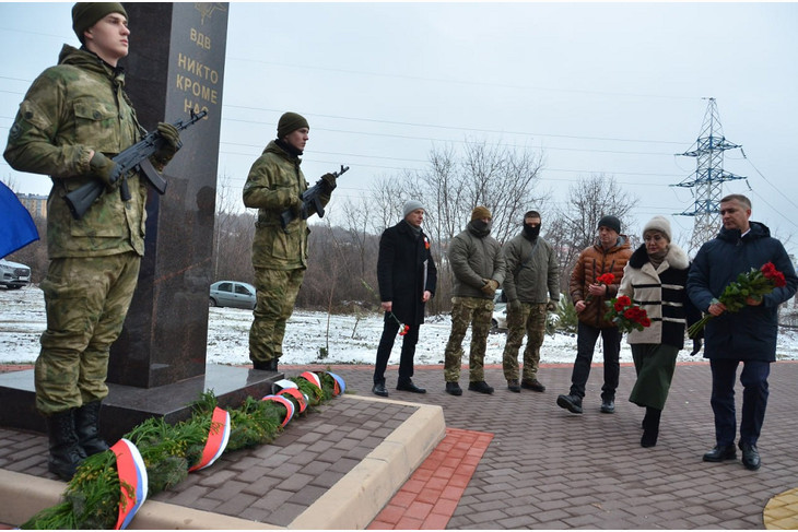 В Губкине открыли «Ленту Памяти» в сквере Десантников