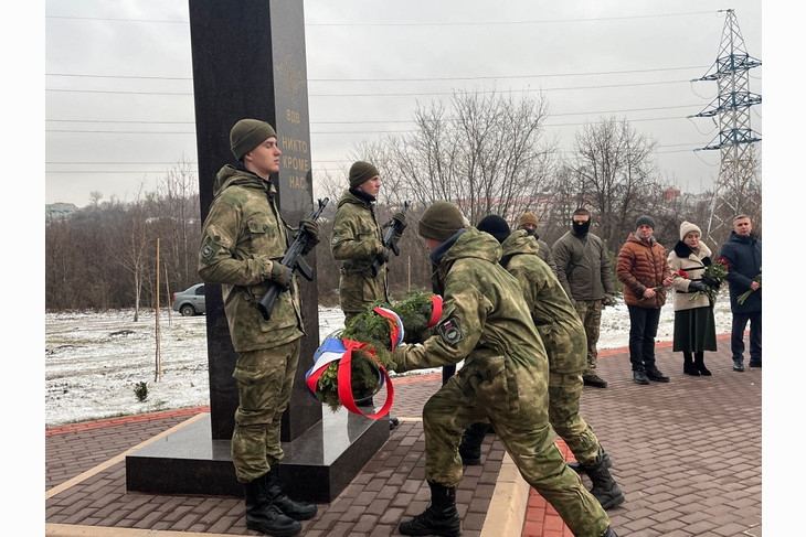 В Губкине открыли «Ленту Памяти» в сквере Десантников