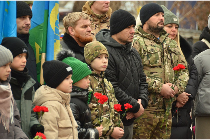 В Губкине открыли «Ленту Памяти» в сквере Десантников