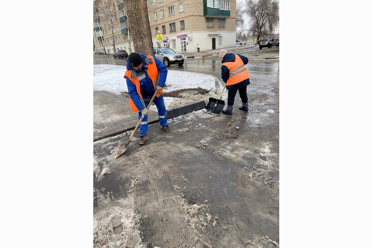 В круглосуточном режиме коммунальные службы Губкина ведут борьбу с очередным снегопадом