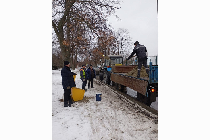 В круглосуточном режиме коммунальные службы Губкина ведут борьбу с очередным снегопадом