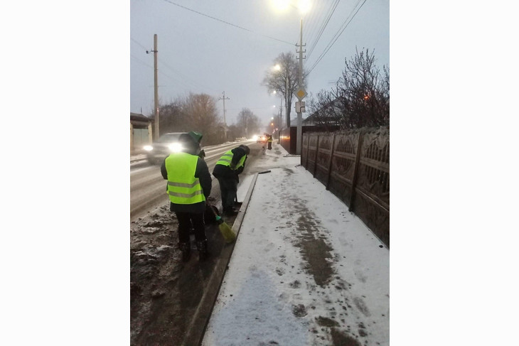 В круглосуточном режиме коммунальные службы Губкина ведут борьбу с очередным снегопадом