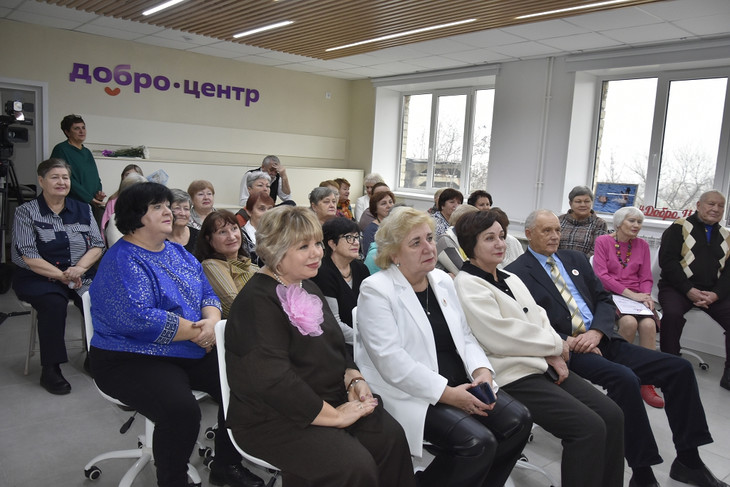 В Губкине вручили Благодарности активистам Центра общения старшего поколения