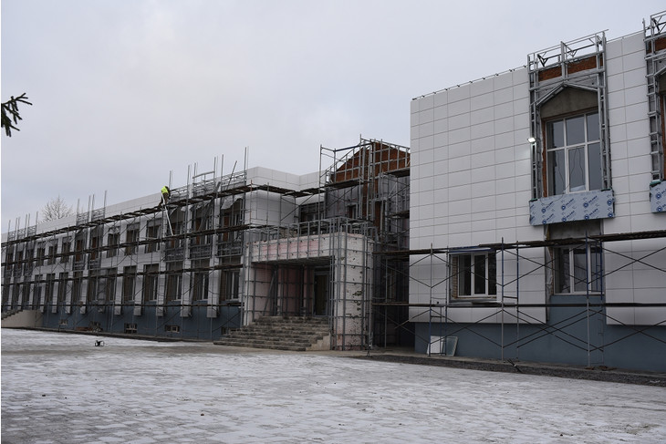 Вячеслав Гладков оценил ход капитального ремонта Аверинской СОШ
