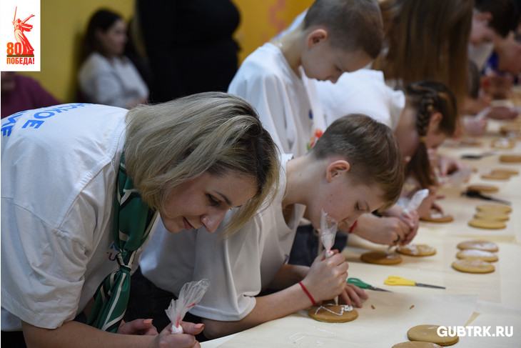 В Губкине прошла акция «Посылка солдату» в рамках патриотического марафона «Женская сила Победы»