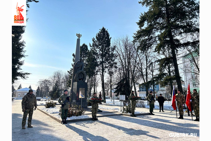 В День защитника Отечества губкинцы возложили цветы у Вечного огня