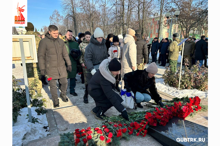 В День защитника Отечества губкинцы возложили цветы у Вечного огня