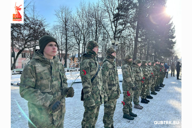 В День защитника Отечества губкинцы возложили цветы у Вечного огня