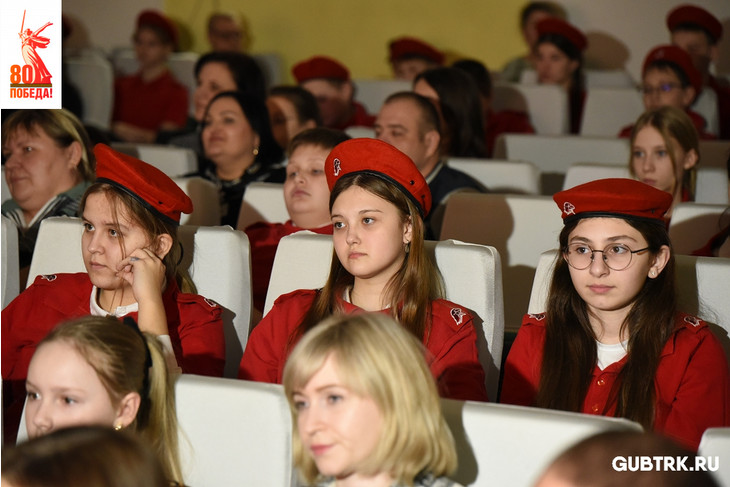 В Губкине наградили победителей конкурса детских рисунков «Мой папа – защитник Отечества»