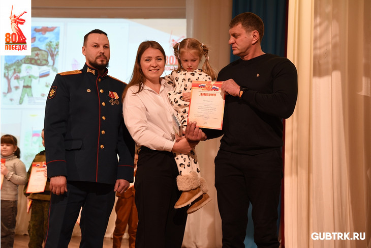 В Губкине наградили победителей конкурса детских рисунков «Мой папа – защитник Отечества»